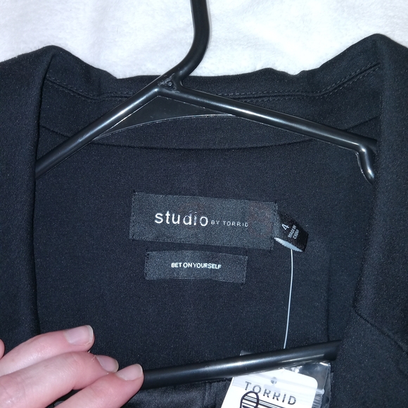 Torrid Womens Studio Ponte Tailored Fit 1 Button Blazer Jacket Size 4X NWT Black - Picture 11 of 16